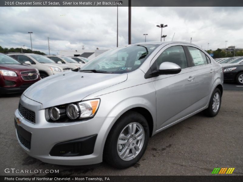 Front 3/4 View of 2016 Sonic LT Sedan