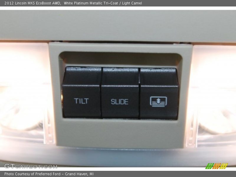 White Platinum Metallic Tri-Coat / Light Camel 2012 Lincoln MKS EcoBoost AWD