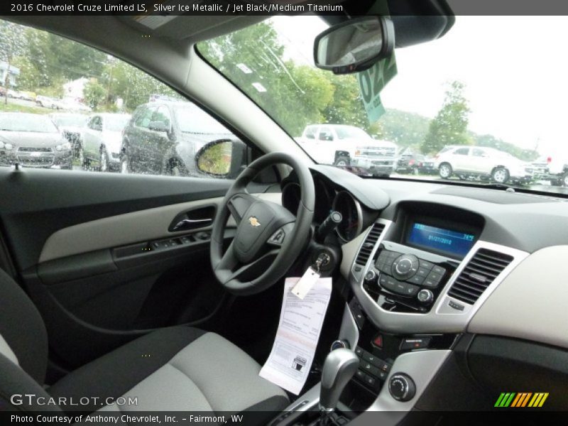 Silver Ice Metallic / Jet Black/Medium Titanium 2016 Chevrolet Cruze Limited LS
