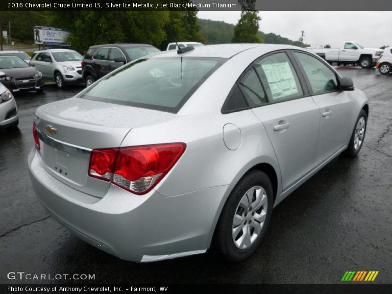 Silver Ice Metallic / Jet Black/Medium Titanium 2016 Chevrolet Cruze Limited LS