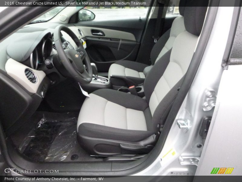 Silver Ice Metallic / Jet Black/Medium Titanium 2016 Chevrolet Cruze Limited LS