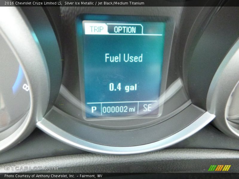 Silver Ice Metallic / Jet Black/Medium Titanium 2016 Chevrolet Cruze Limited LS