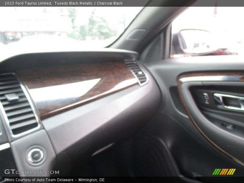 Tuxedo Black Metallic / Charcoal Black 2013 Ford Taurus Limited