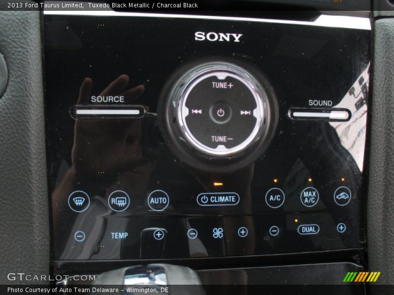 Tuxedo Black Metallic / Charcoal Black 2013 Ford Taurus Limited