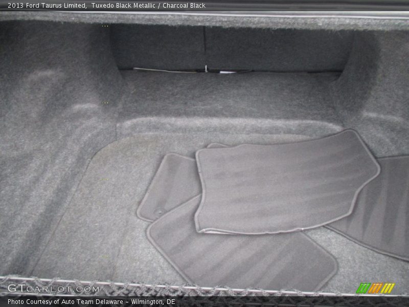 Tuxedo Black Metallic / Charcoal Black 2013 Ford Taurus Limited