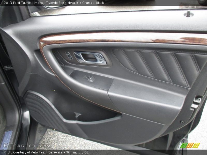 Tuxedo Black Metallic / Charcoal Black 2013 Ford Taurus Limited