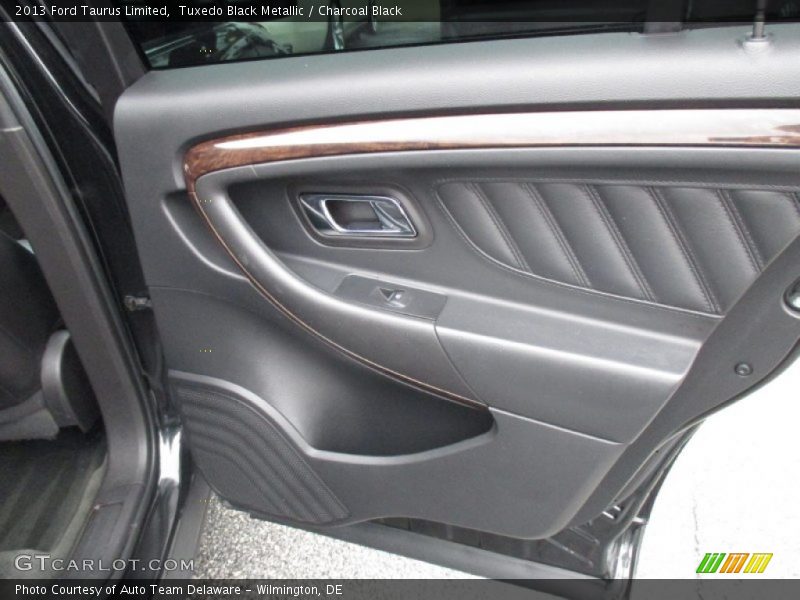 Tuxedo Black Metallic / Charcoal Black 2013 Ford Taurus Limited