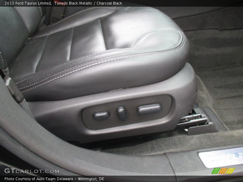 Tuxedo Black Metallic / Charcoal Black 2013 Ford Taurus Limited