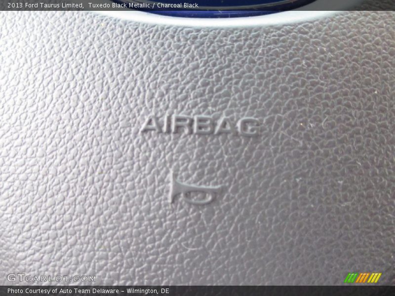 Tuxedo Black Metallic / Charcoal Black 2013 Ford Taurus Limited
