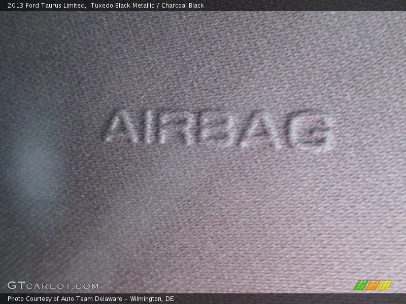 Tuxedo Black Metallic / Charcoal Black 2013 Ford Taurus Limited