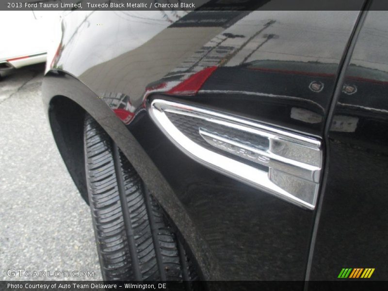 Tuxedo Black Metallic / Charcoal Black 2013 Ford Taurus Limited