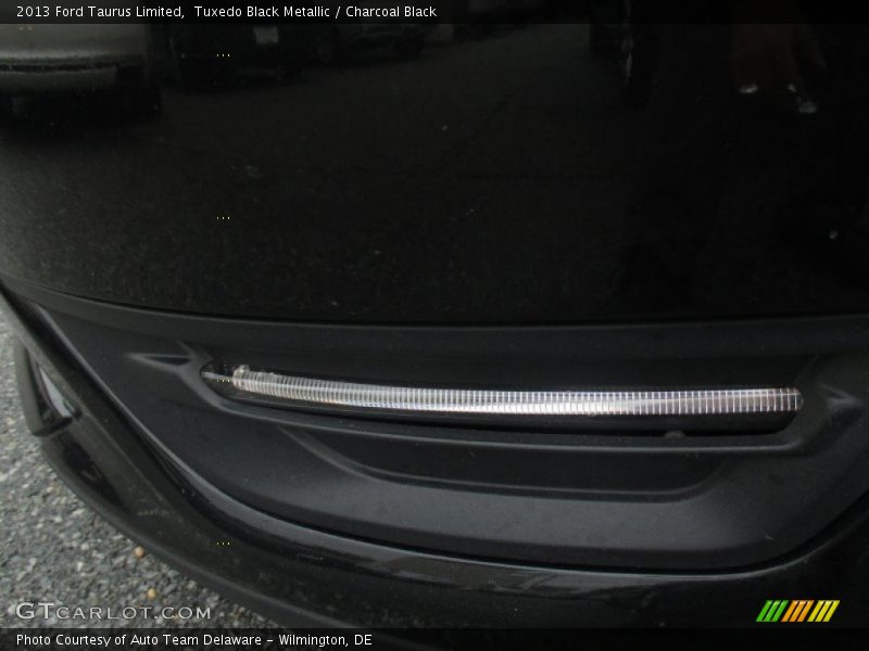 Tuxedo Black Metallic / Charcoal Black 2013 Ford Taurus Limited