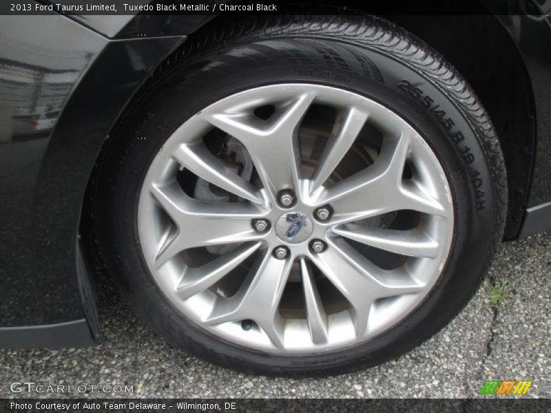Tuxedo Black Metallic / Charcoal Black 2013 Ford Taurus Limited
