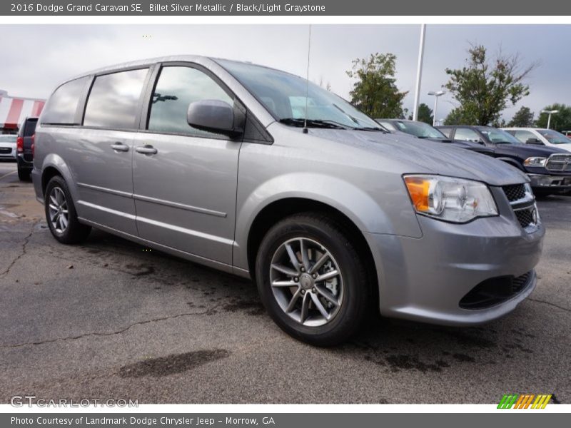 Front 3/4 View of 2016 Grand Caravan SE