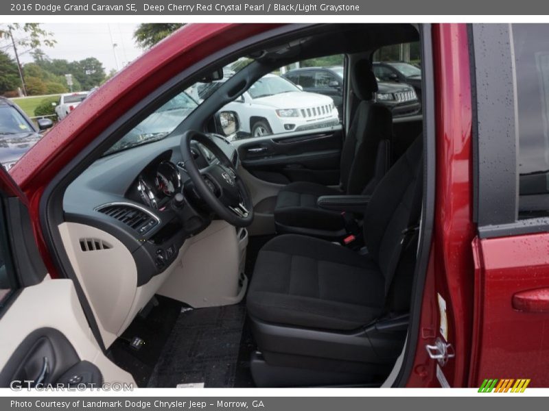 Deep Cherry Red Crystal Pearl / Black/Light Graystone 2016 Dodge Grand Caravan SE