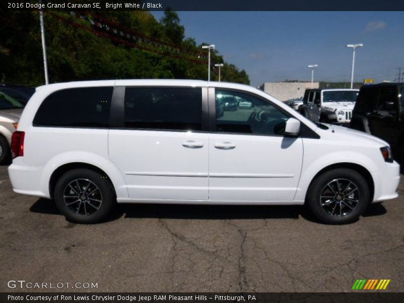 Bright White / Black 2016 Dodge Grand Caravan SE