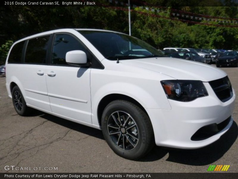 Bright White / Black 2016 Dodge Grand Caravan SE