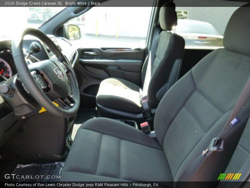 Bright White / Black 2016 Dodge Grand Caravan SE