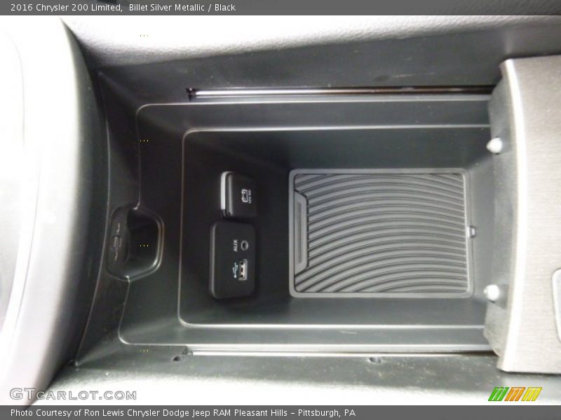 Billet Silver Metallic / Black 2016 Chrysler 200 Limited