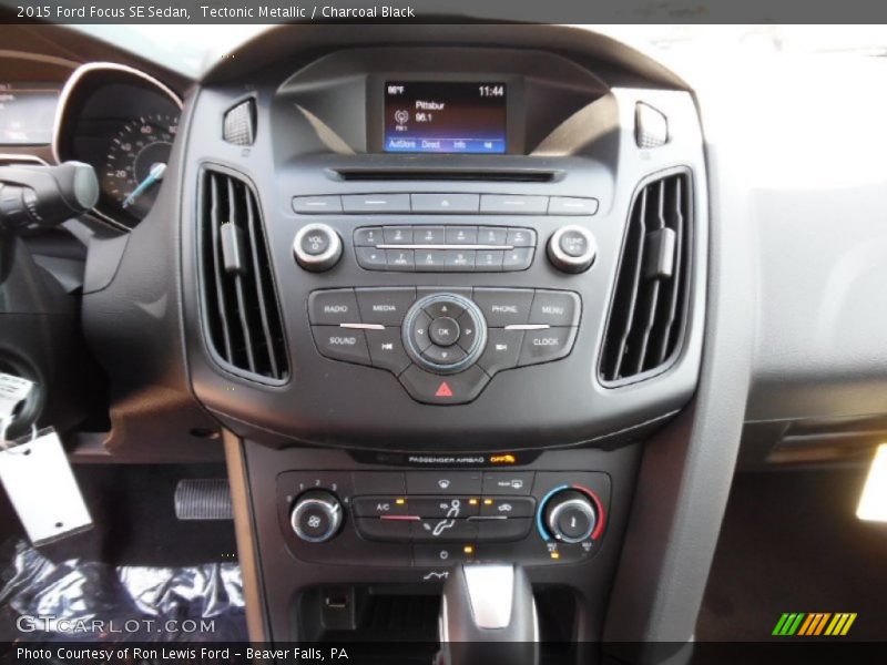 Tectonic Metallic / Charcoal Black 2015 Ford Focus SE Sedan