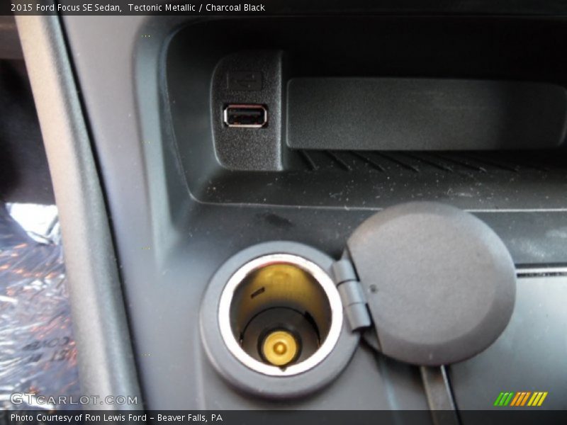Tectonic Metallic / Charcoal Black 2015 Ford Focus SE Sedan