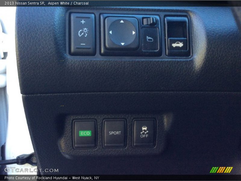Aspen White / Charcoal 2013 Nissan Sentra SR