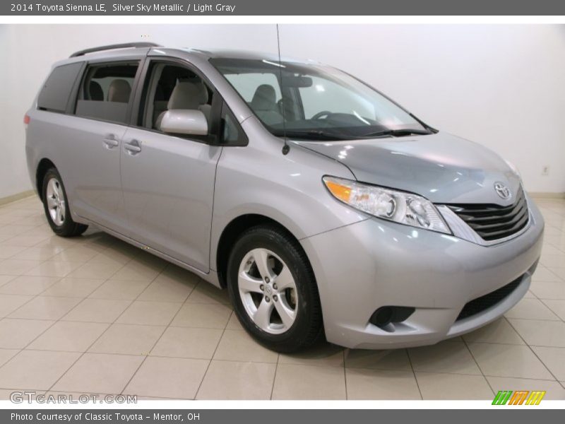 Front 3/4 View of 2014 Sienna LE
