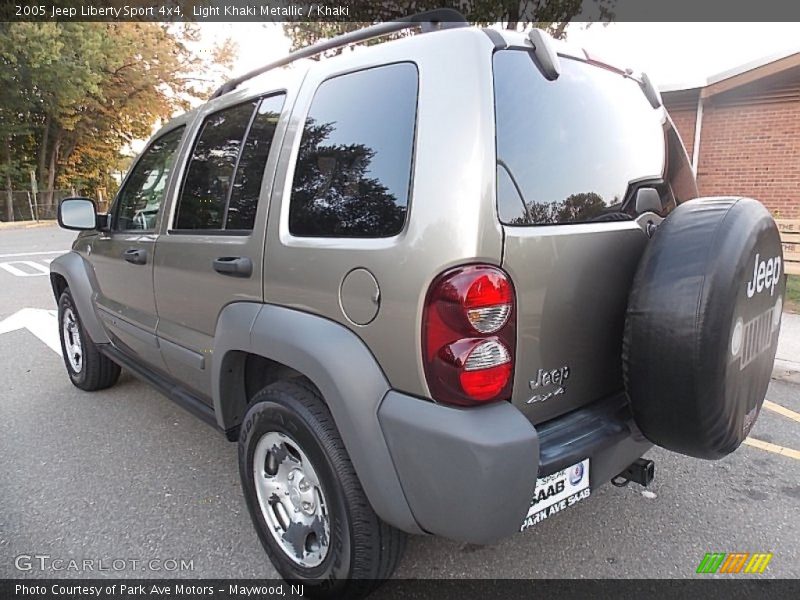 Light Khaki Metallic / Khaki 2005 Jeep Liberty Sport 4x4