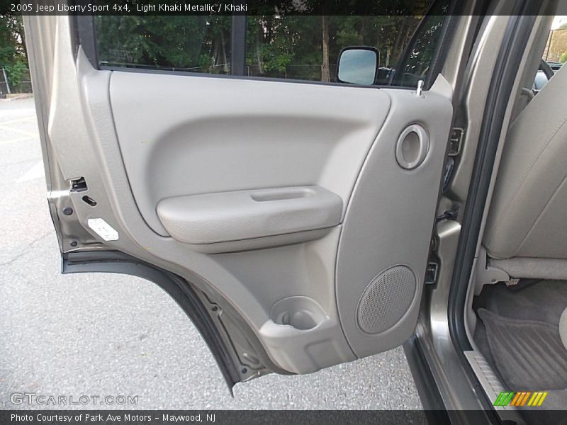 Light Khaki Metallic / Khaki 2005 Jeep Liberty Sport 4x4