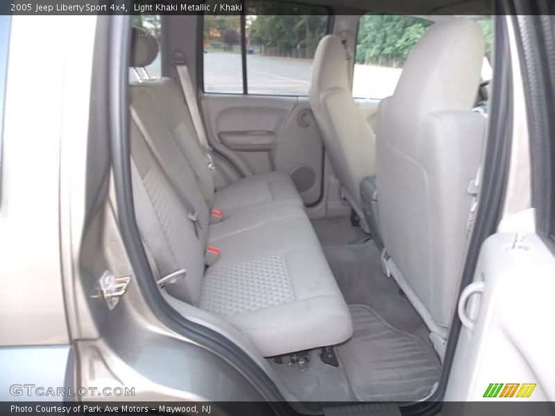 Light Khaki Metallic / Khaki 2005 Jeep Liberty Sport 4x4