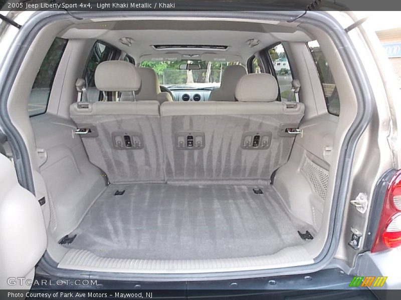 Light Khaki Metallic / Khaki 2005 Jeep Liberty Sport 4x4