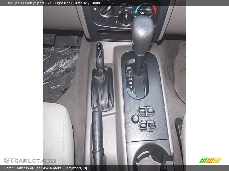 Light Khaki Metallic / Khaki 2005 Jeep Liberty Sport 4x4