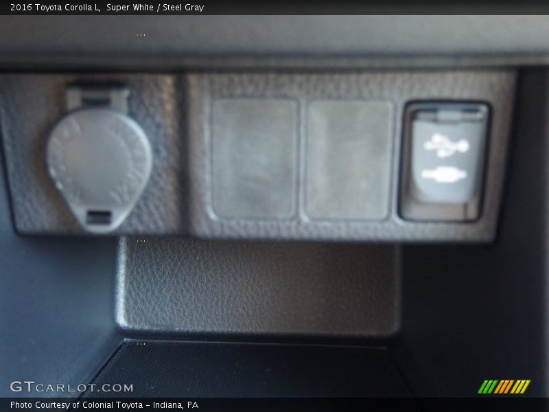 Super White / Steel Gray 2016 Toyota Corolla L