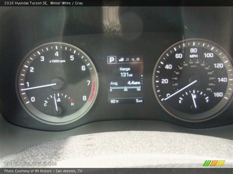 Winter White / Gray 2016 Hyundai Tucson SE