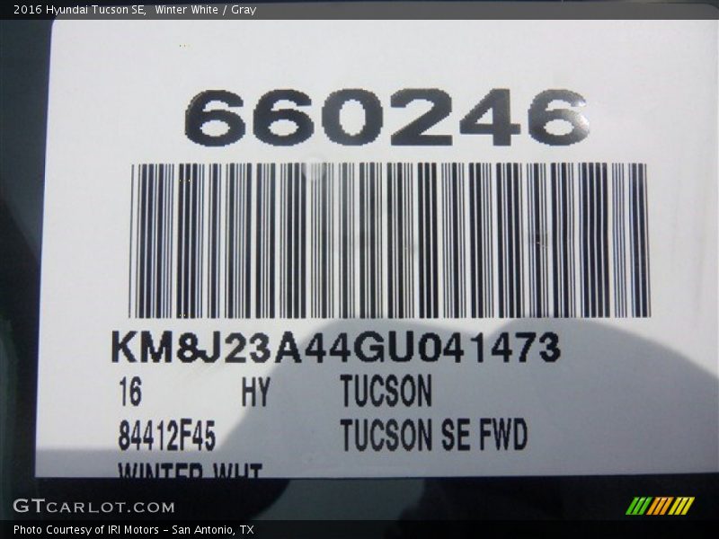 Winter White / Gray 2016 Hyundai Tucson SE