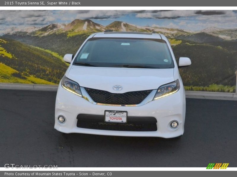 Super White / Black 2015 Toyota Sienna SE
