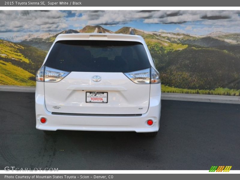 Super White / Black 2015 Toyota Sienna SE
