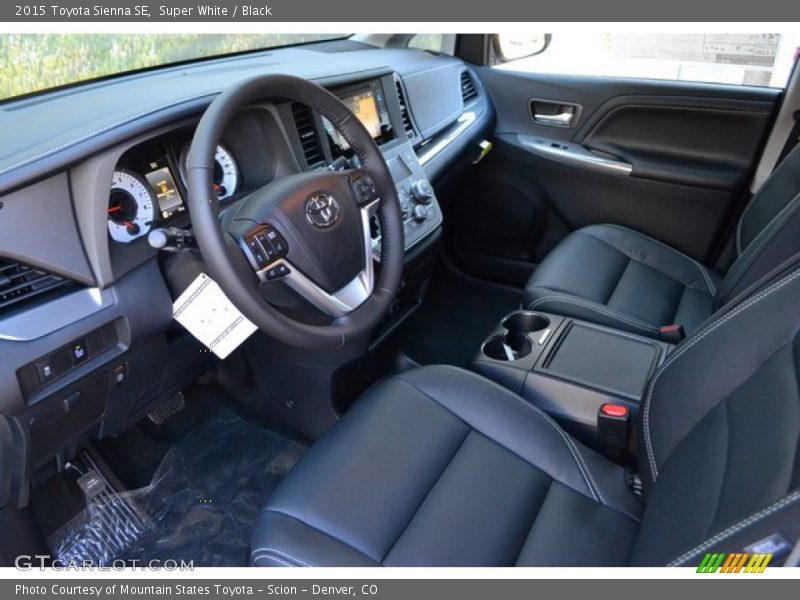 Super White / Black 2015 Toyota Sienna SE
