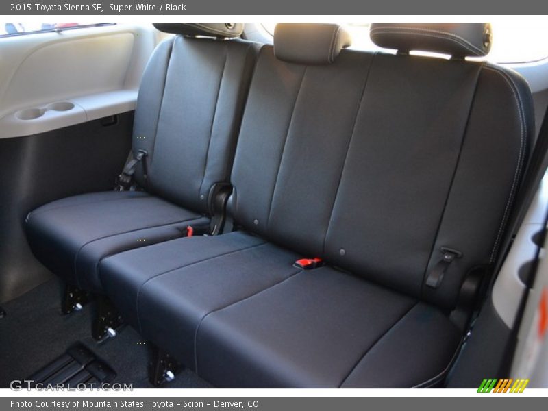 Super White / Black 2015 Toyota Sienna SE