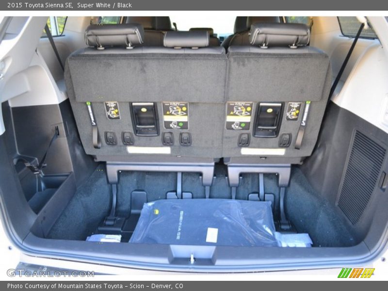 Super White / Black 2015 Toyota Sienna SE