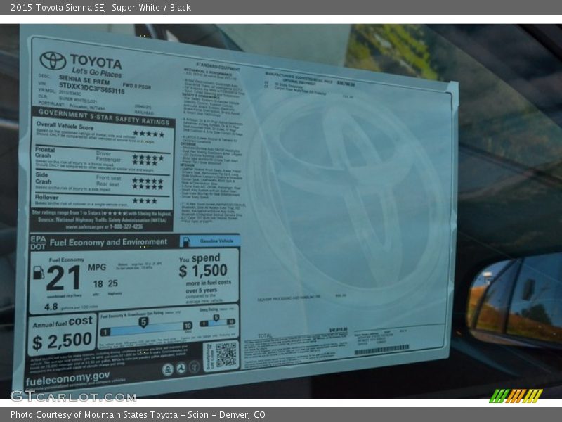 Super White / Black 2015 Toyota Sienna SE