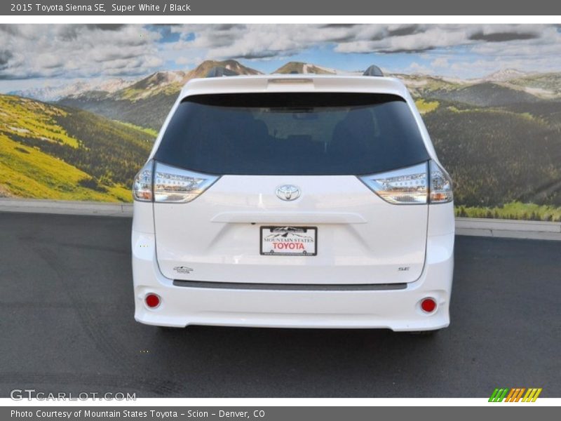 Super White / Black 2015 Toyota Sienna SE