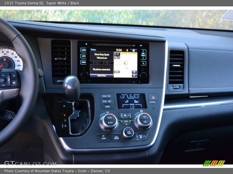 Super White / Black 2015 Toyota Sienna SE