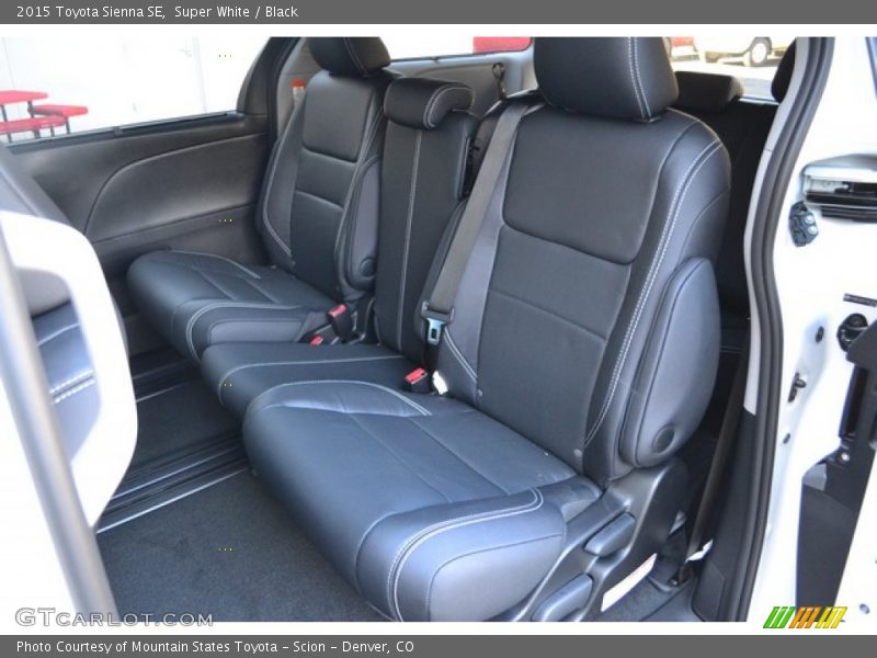 Super White / Black 2015 Toyota Sienna SE