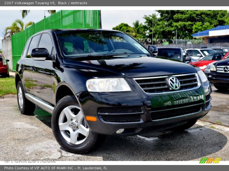 Front 3/4 View of 2007 Touareg V6