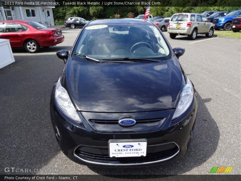 Tuxedo Black Metallic / Light Stone/Charcoal Black Cloth 2011 Ford Fiesta SE Hatchback