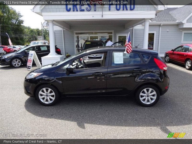 Tuxedo Black Metallic / Light Stone/Charcoal Black Cloth 2011 Ford Fiesta SE Hatchback
