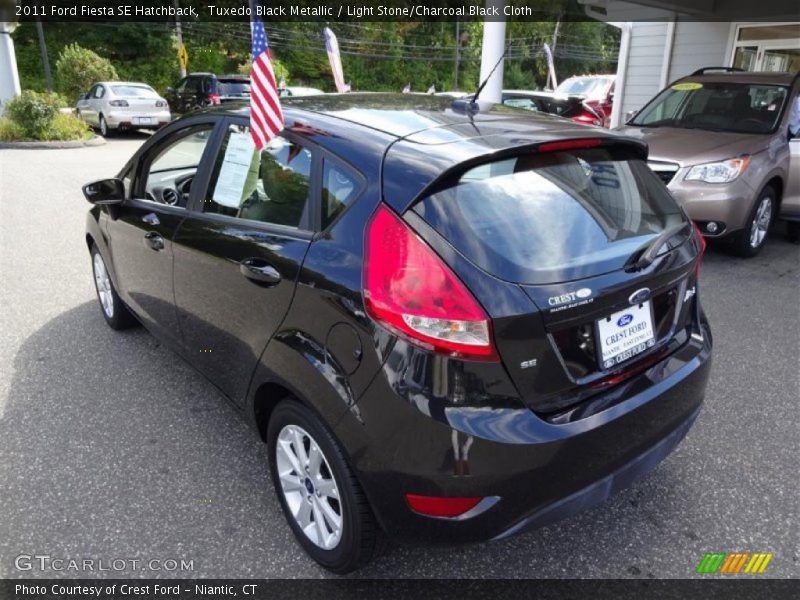 Tuxedo Black Metallic / Light Stone/Charcoal Black Cloth 2011 Ford Fiesta SE Hatchback