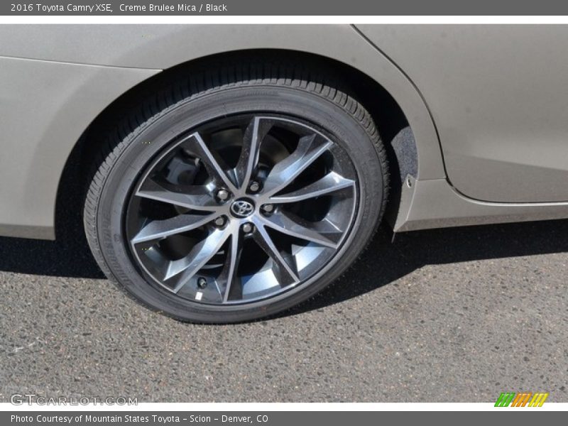 Creme Brulee Mica / Black 2016 Toyota Camry XSE