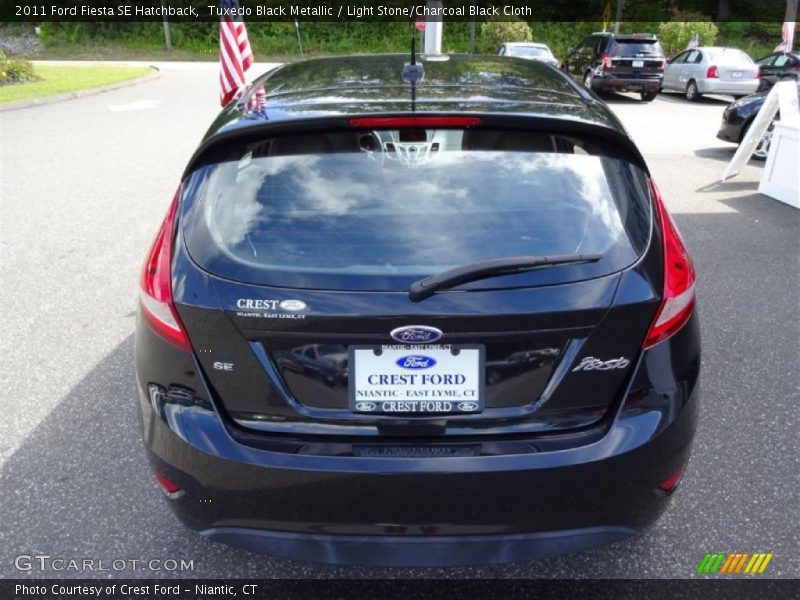Tuxedo Black Metallic / Light Stone/Charcoal Black Cloth 2011 Ford Fiesta SE Hatchback